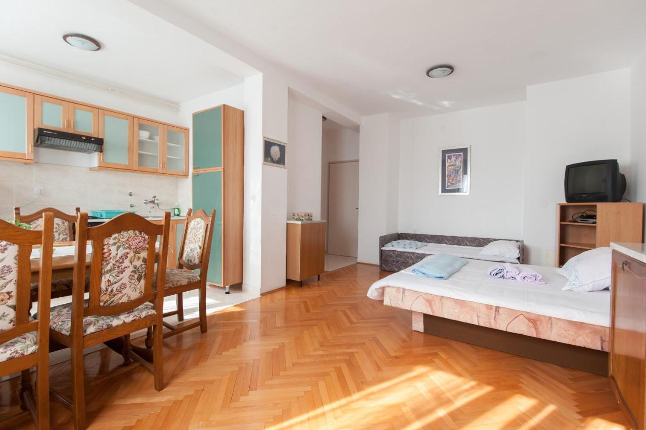 Studio Turanj 6445B ภายนอก รูปภาพ